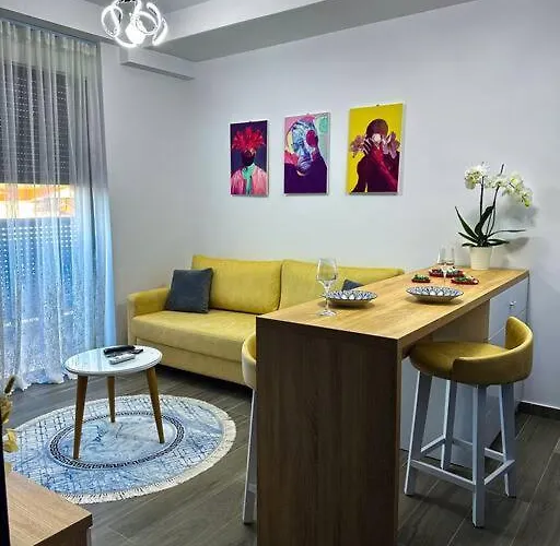 Modern Cozy In 地拉那